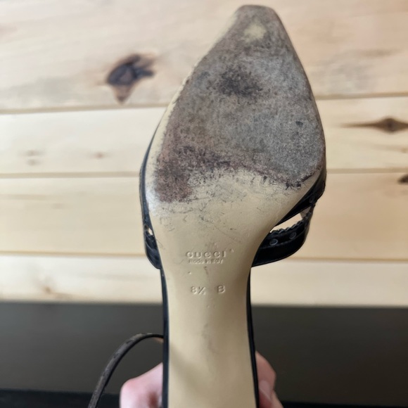 Gucci designer 3” heels, pointed toe, rich brown detailedleather, gold buckles. - Picture 5 of 11